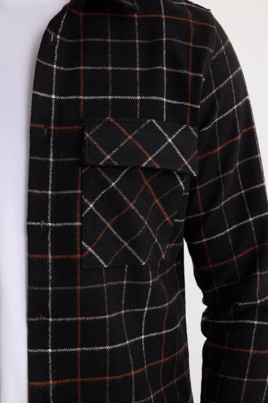 Erkek Slim Fit Dar Kesim Spor Yaka Çift Cep Kapaklı Kareli Gömlek