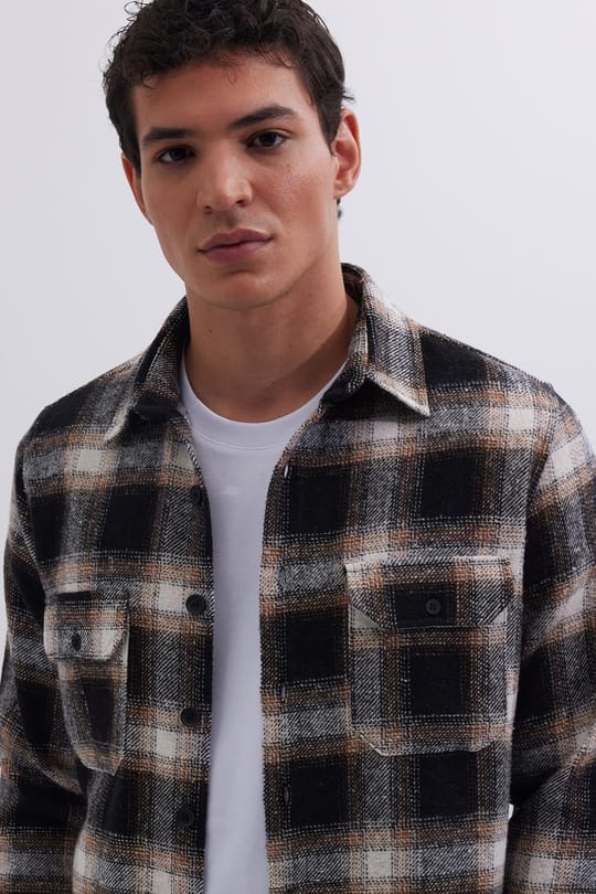 Erkek Slim Fit Dar Kesim Çift Cepli Kapaklı Spor Yaka Kareli Oduncu Gömlek