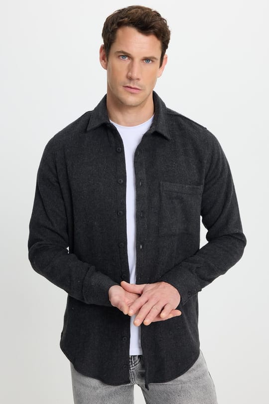 Erkek Slim Fit Dar Kesim  Armürlü Oduncu Cepli Spor Yaka Siyah Gömlek