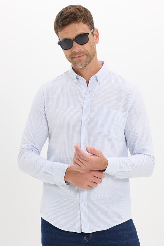 Erkek Slim Fit Dar Kesim %100 Pamuk Düğmeli Yaka Çizgili Uzun Kollu Cepli Keten Efektli Mavi Gömlek