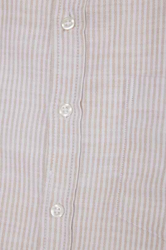 Erkek Slim Fit Dar Kesim %100 Pamuk Düğmeli Yaka Çizgili Uzun Kollu Cepli Keten Bej Gömlek