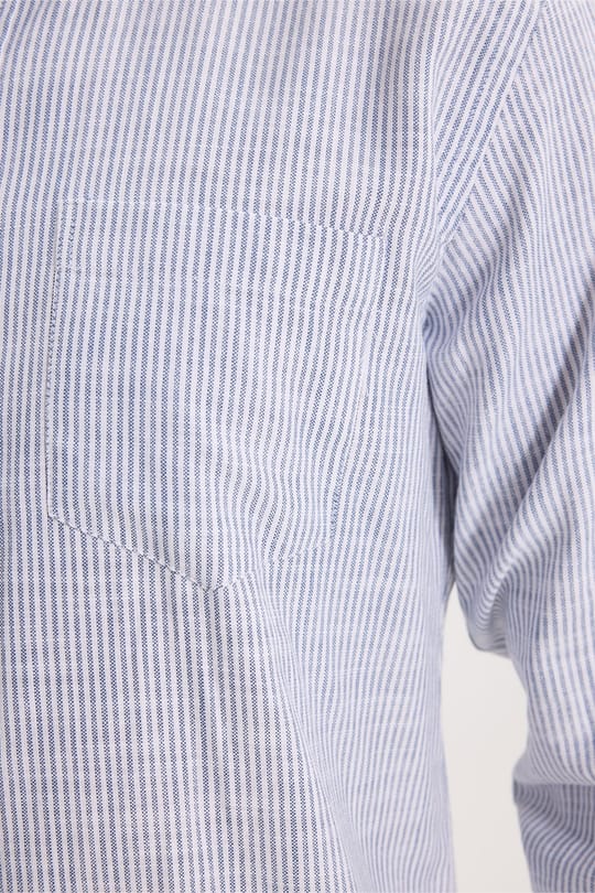 Erkek Slim Fit Dar Kesim %100 Pamuk Düğmeli Yaka Çizgili Uzun Kollu Cepli Keten Lacivert Gömlek