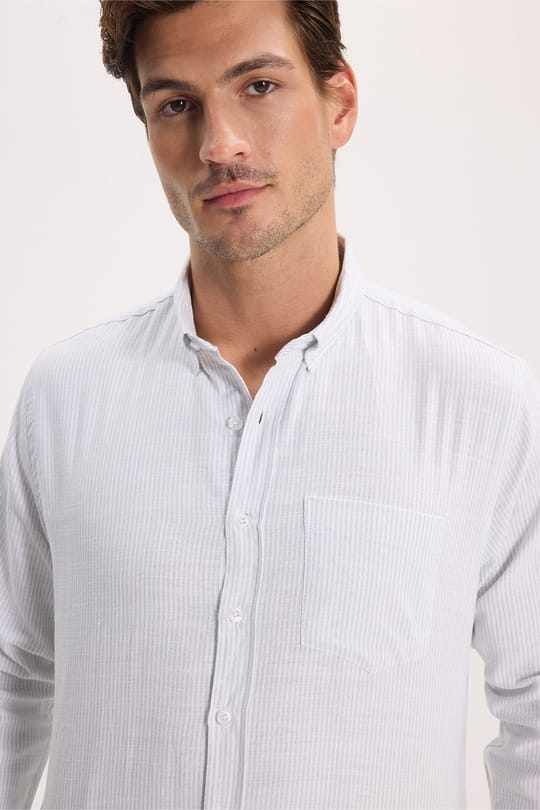 Erkek Slim Fit Dar Kesim %100 Pamuk Düğmeli Yaka Çizgili Uzun Kollu Cepli Keten Efektli Gömlek