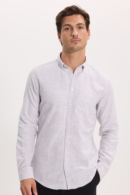 Erkek Slim Fit Dar Kesim %100 Pamuk Düğmeli Yaka Çizgili Uzun Kollu Cepli Keten Efektli Haki Gömlek