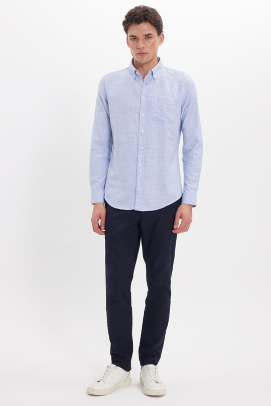 Erkek Slim Fit Dar Kesim %100 Pamuk Düğmeli Yaka Çizgili Uzun Kollu Cepli Keten Efektli Mavi Gömlek