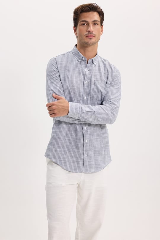 Erkek Slim Fit Dar Kesim %100 Pamuk Düğmeli Yaka Çizgili Uzun Kollu Cepli Keten Lacivert Gömlek