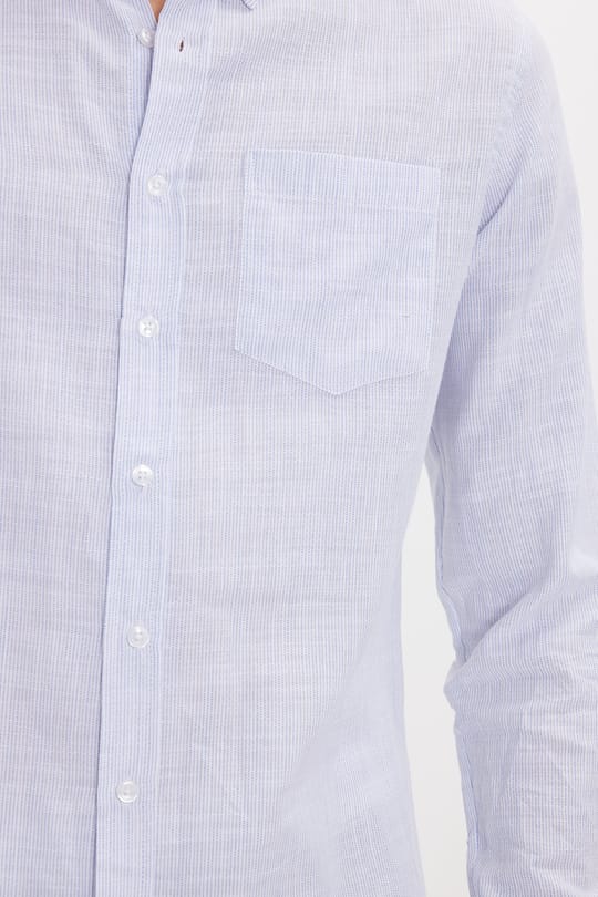 Erkek Slim Fit Dar Kesim %100 Pamuk Düğmeli Yaka Çizgili Uzun Kollu Cepli Keten Efektli Mavi Gömlek