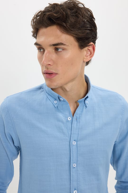 Erkek Slim Fit Dar Kesim %100 Pamuk Düğmeli Yaka Flam Keten Mavi Gömlek