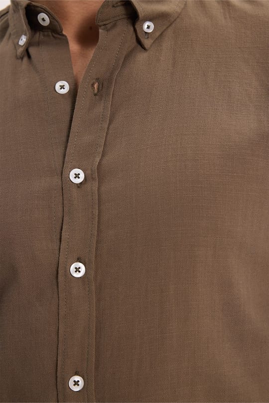 Erkek Slim Fit Dar Kesim %100 Pamuk Düğmeli Yaka Flam Keten Haki Gömlek