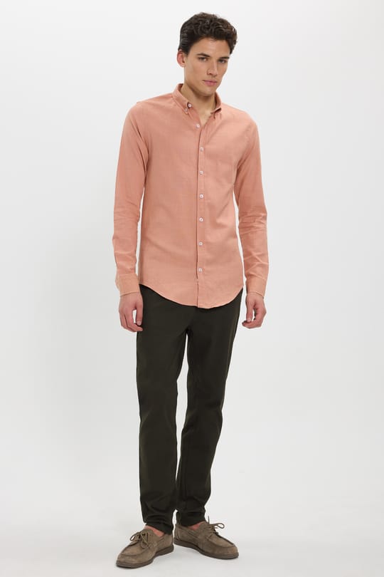 Erkek Slim Fit Dar Kesim %100 Pamuk Düğmeli Yaka Flam Keten Turuncu Gömlek