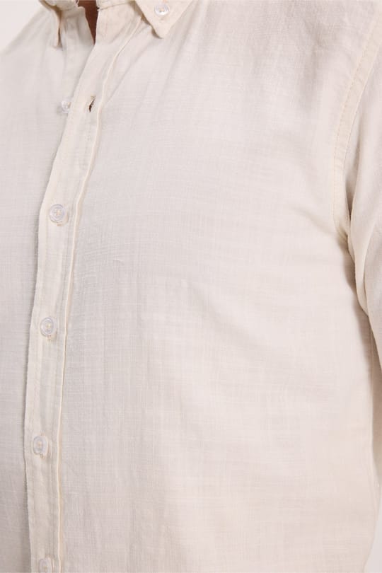 Erkek Slim Fit Dar Kesim %100 Pamuk Düğmeli Yaka Flam Keten Ekru Gömlek