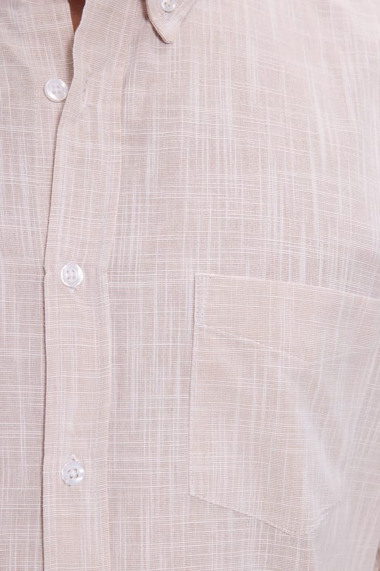Erkek Slim Fit Dar Kesim Uzun Kollu %100 Pamuk Keten Efektli Düğmeli Yaka Rahat Bej Gömlek