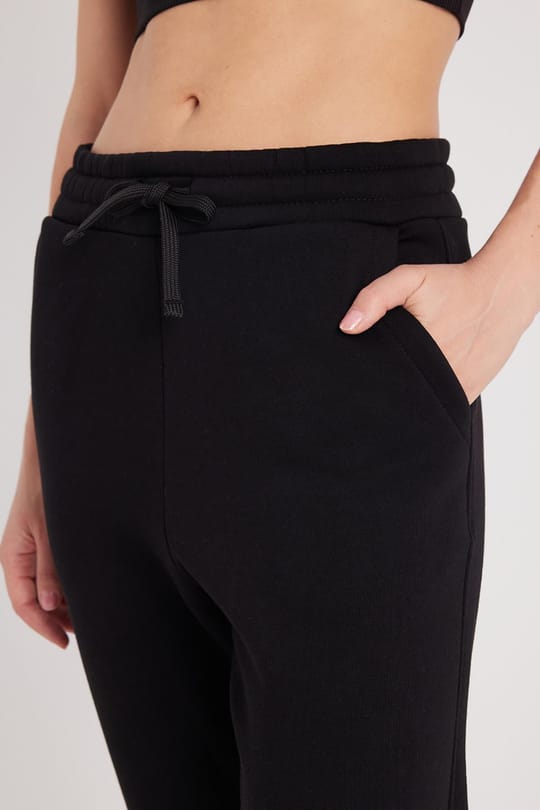Kadın Relax Fit Rahat Kesim Şardonlu 3 Cepli Lastikli Jogger Paça Siyah Eşofman Altı
