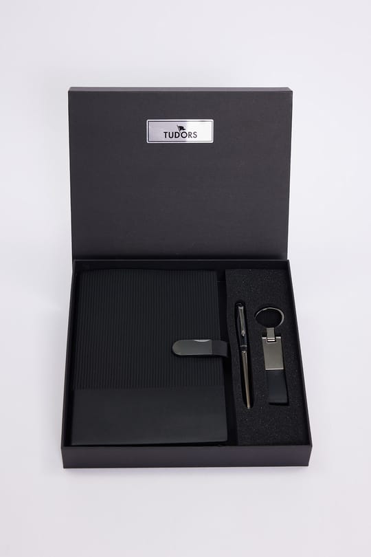 Premium Metal Kalem Metal Anahtarlık Termo Deri Kapak 14,5 x 21cm Defter 224 Sayfa Kutulu Hediyelik