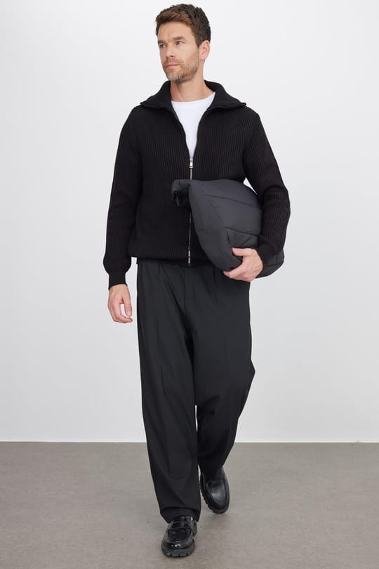 Erkek Slim Fit Dik Yaka Fermuarlı Siyah Düz Hırka