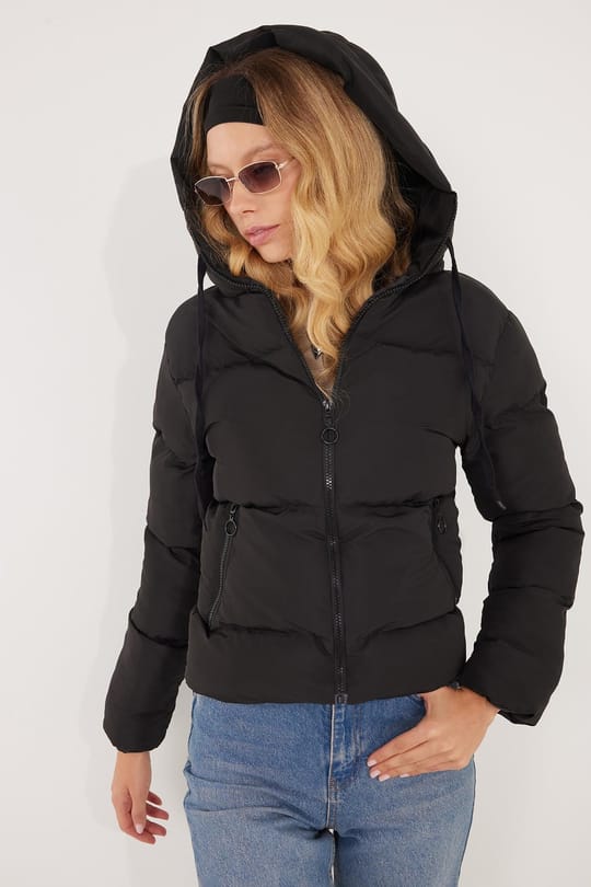 Kadın Regular Fit Klasik Kesim Kapüşonlu Şişme Siyah Mont