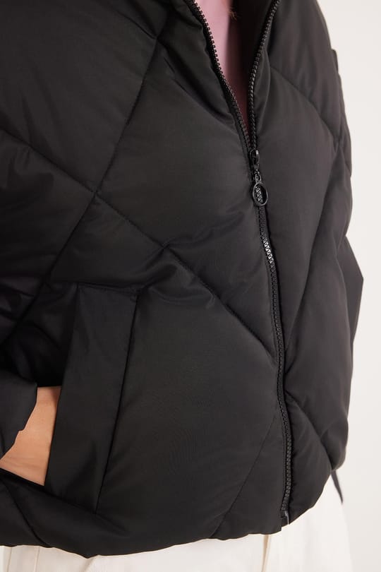 Kadın Oversize Geniş Kesim Şişme Dik Yaka Siyah Mont