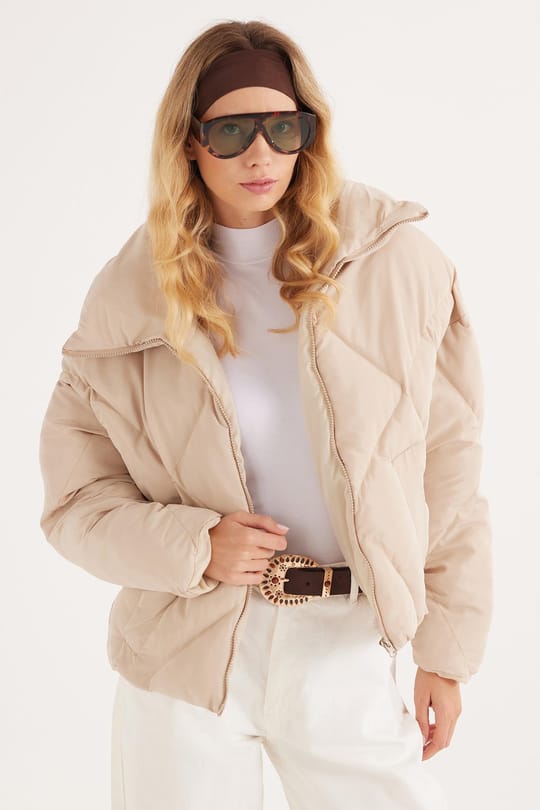 Kadın Oversize Geniş Kesim Şişme Dik Yaka Bej Mont