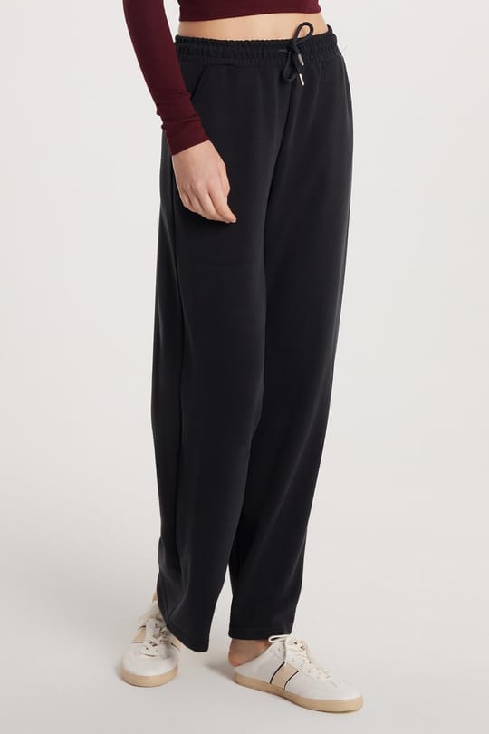 Kadın Relax Fit Rahat Kesim Beli Lastikli Geniş Paça Siyah Eşofman Altı