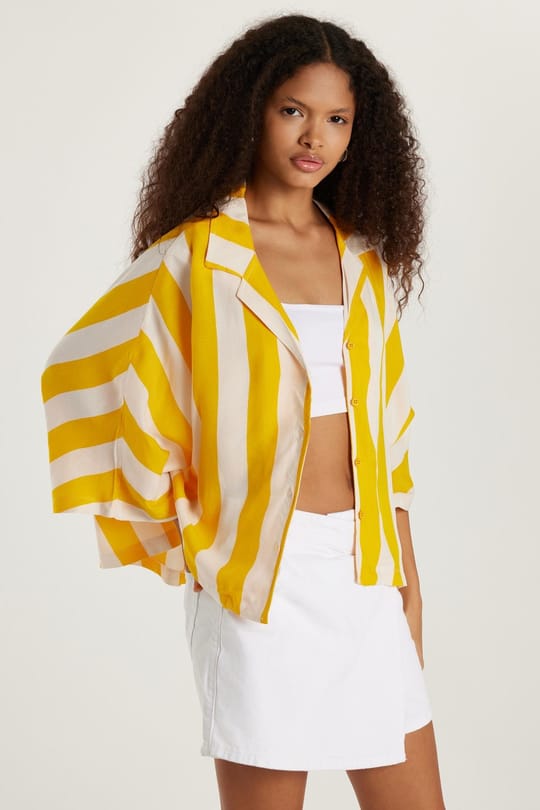 Kadın Standart Fit Viskon V Yaka Çizgili Gömlek