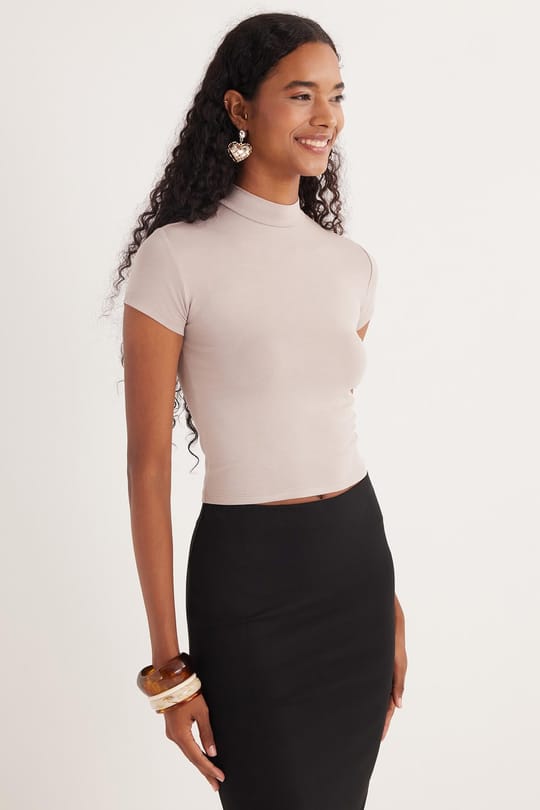 Kadın Slim Fit Dar Kesim Viskon Kumaş Yarım Balıkçı Yaka Vizon Bluz