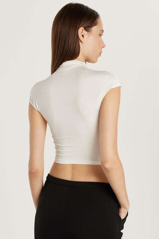 Kadın Regular Fit Sıfır Kol Ekru Bluz