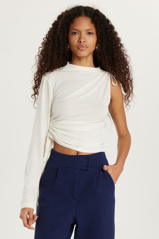 Kadın Slim Fit Dar Kesim Tek Kollu Yandan Bağcık Detaylı Ekru Bluz
