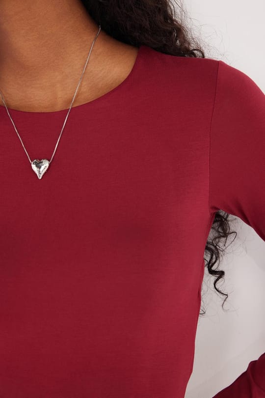 Kadın Slim Fit Dar Kesim Uzun Kollu Bisiklet Yaka Sırt Detaylı Bordo Viskon Bluz