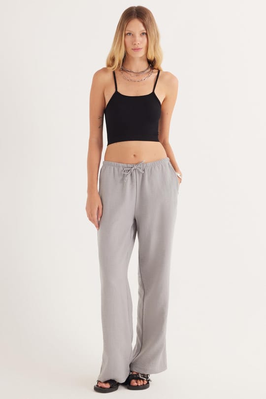 Kadın Slim Fit Dar Kesim İnce Askılı U Yaka Siyah Crop Atlet