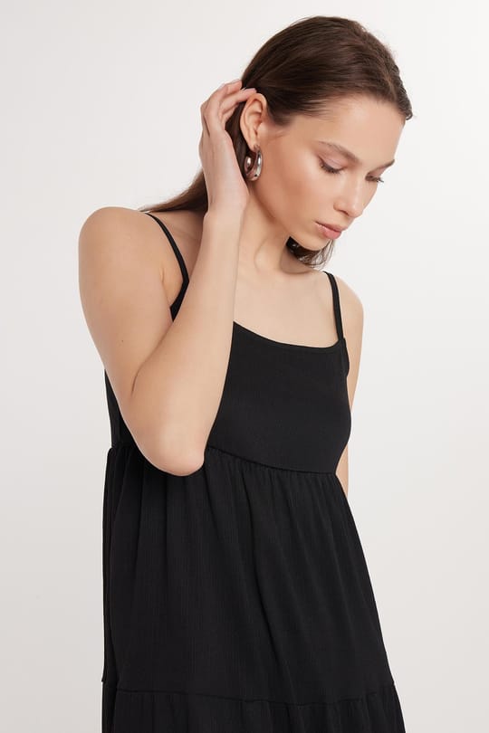 Kadın Slim Fit Dar Kesim İnce Askılı U Yaka Midi Siyah Elbise