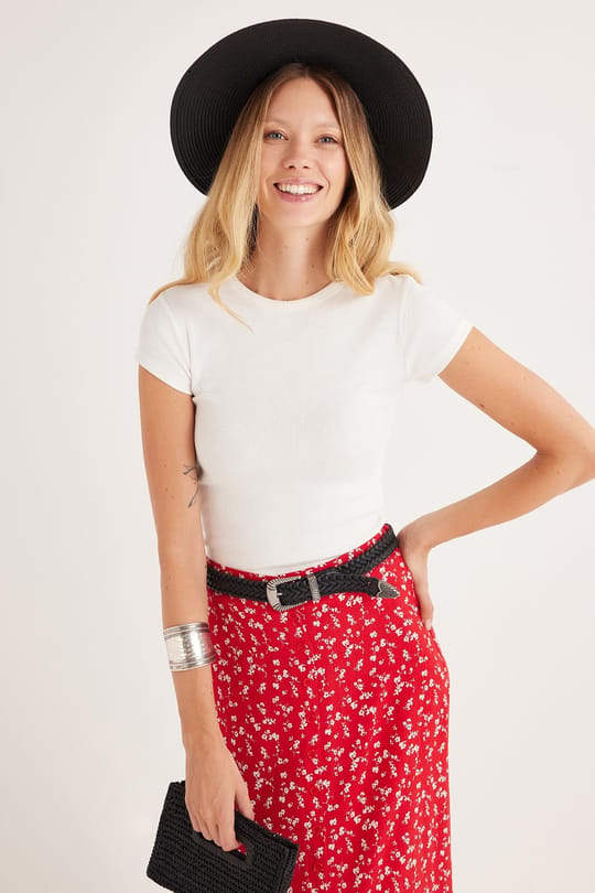 Kadın Slim Fit Dar Kesim Bisiklet Yaka Modal Kumaş Ekru Bluz