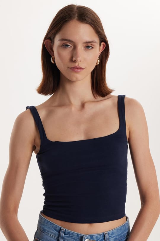 Kadın Slim Fit Dar Kesim İnce Askılı Kare Yaka Lacivert Crop Atlet