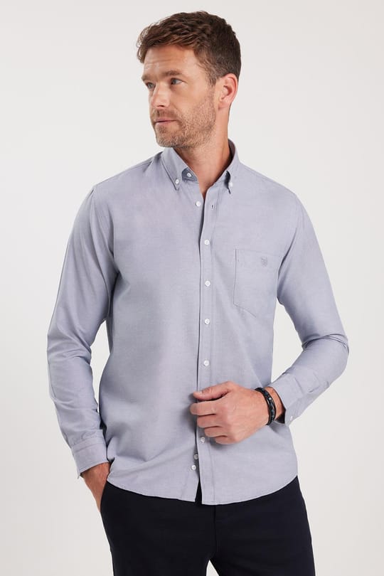Erkek Regular Fit Klasik Kesim Oxford Doku Yaka Düğmeli Cepli Nakışlı Gömlek