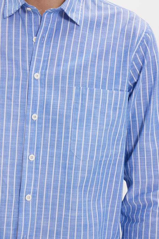 Erkek Regular Fit Klasik Kesim Oversize Uzun Kollu %100 Pamuk Keten Doku Tek Cepli Mavi Çizgili Gömlek