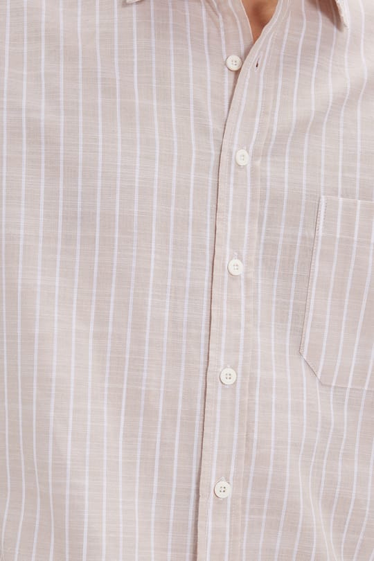 Erkek Regular Fit Klasik Kesim Oversize Uzun Kollu %100 Pamuk Keten Doku Tek Cepli Bej Çizgili Gömlek