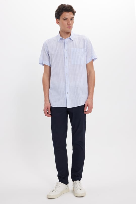 Erkek Regular Fit Klasik Kesim Oversize %100 Pamuk Keten Doku Tek Cepli Çizgili Kısa Kollu Mavi Gömlek
