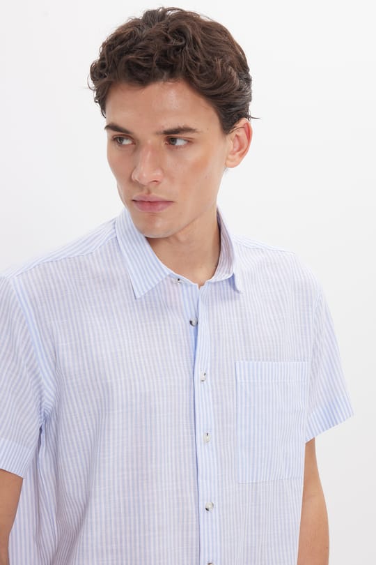 Erkek Regular Fit Klasik Kesim Oversize %100 Pamuk Keten Doku Tek Cepli Çizgili Kısa Kollu Mavi Gömlek
