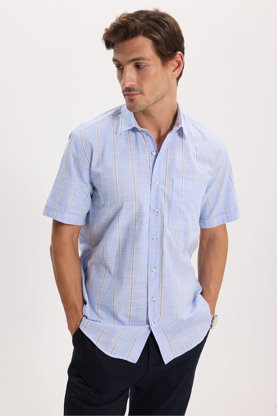 Erkek Regular Fit Klasik Kesim Oversize %100 Pamuk Keten Doku Tek Cepli Çizgili Kısa Kollu Mavi Gömlek