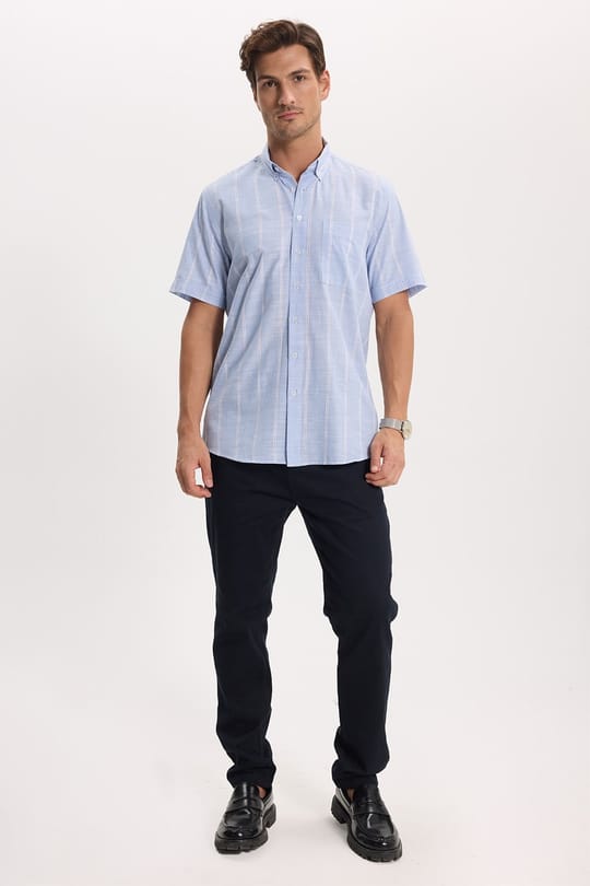 Erkek Regular Fit Klasik Kesim Oversize %100 Pamuk Keten Doku Tek Cepli Çizgili Kısa Kollu Mavi Gömlek