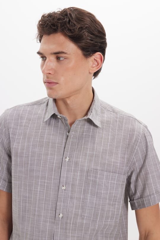 Erkek Regular Fit Klasik Kesim Oversize %100 Pamuk Keten Doku Tek Cepli Çizgili Kısa Kollu Haki Gömlek