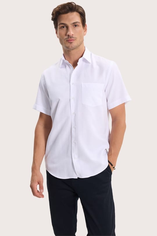 Erkek Regular Fit Klasik Kesim Pamuklu Kısa Kollu Armürlü Cepli Beyaz Gömlek