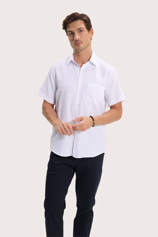 Erkek Regular Fit Klasik Kesim Pamuklu Kısa Kollu Armürlü Beyaz Gömlek