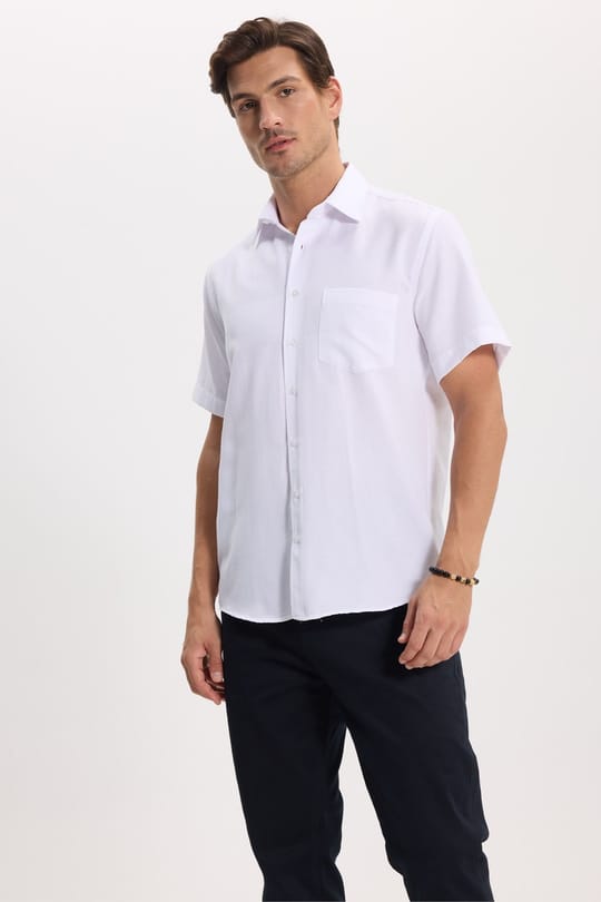 Erkek Regular Fit Klasik Kesim Pamuklu Kısa Kollu Armürlü Beyaz Gömlek