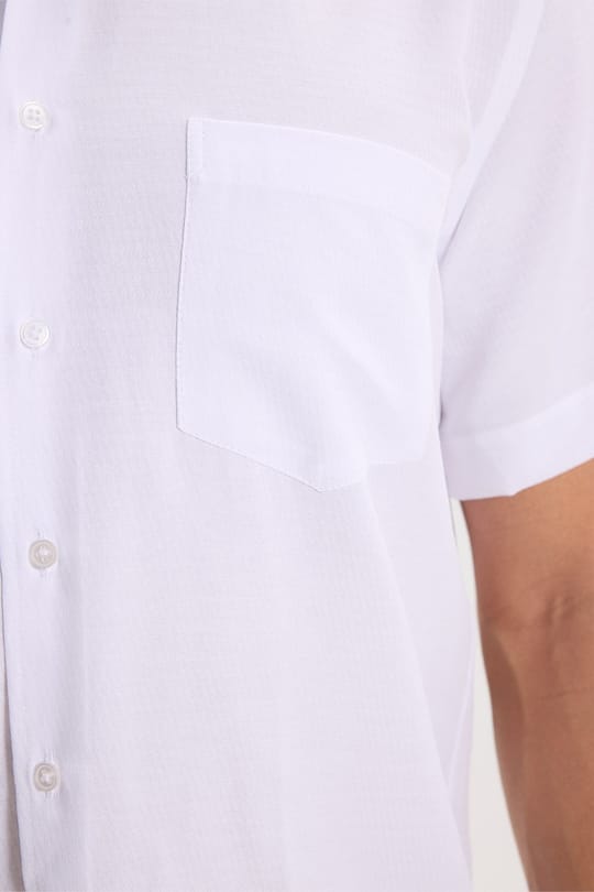 Erkek Regular Fit Klasik Kesim Pamuklu Kısa Kollu Armürlü Beyaz Gömlek