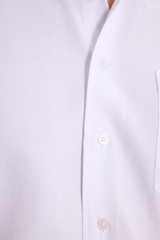 Erkek Regular Fit Klasik Kesim Pamuklu Kısa Kollu Armürlü Cepli Beyaz Gömlek