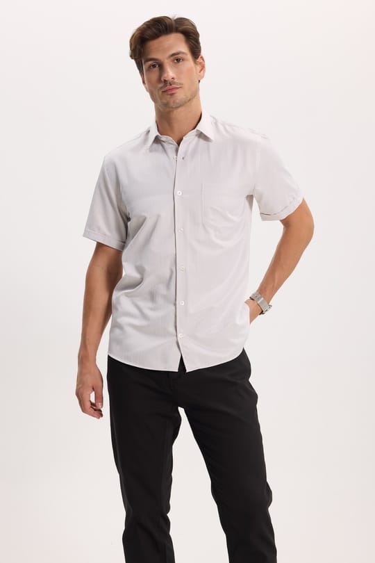 Erkek Regular Fit Klasik Kesim Pamuklu Kısa Kollu Armürlü Bej Gömlek
