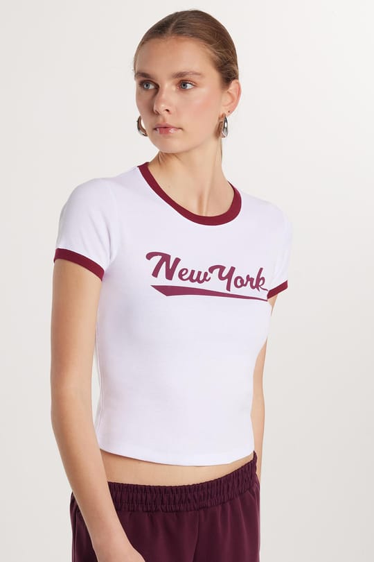 Kadın Slim Fit Dar Kesim %100 Pamuk Kısa Kollu Bisiklet Yaka Baskılı Beyaz Tişört