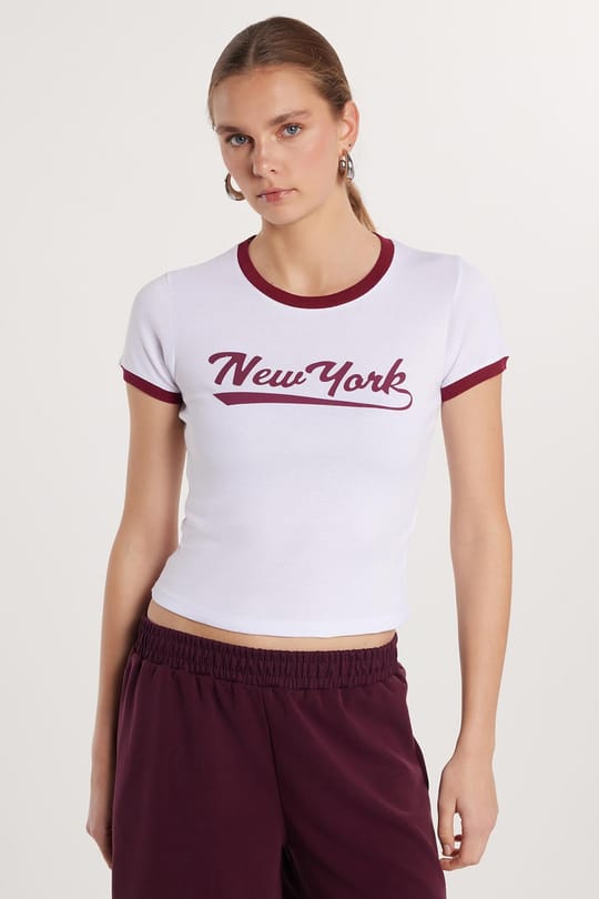 Kadın Slim Fit Dar Kesim %100 Pamuk Kısa Kollu Bisiklet Yaka Baskılı Beyaz Tişört