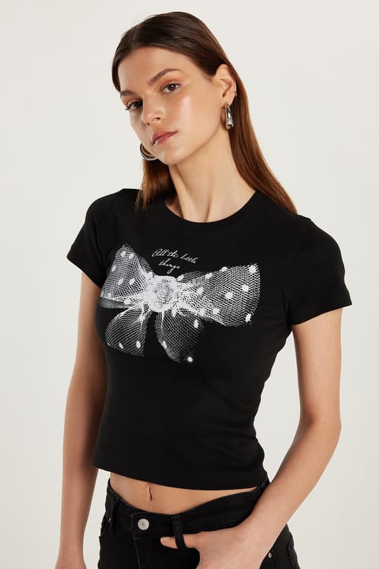 Kadın Slim Fit Dar Kesim %100 Pamuk Kısa Kollu Bisiklet Yaka Baskılı Siyah Tişört