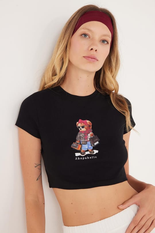 Kadın Slim Fit Dar Kesim %100 Pamuk Bisiklet Yaka Baskılı Siyah Crop Tişört